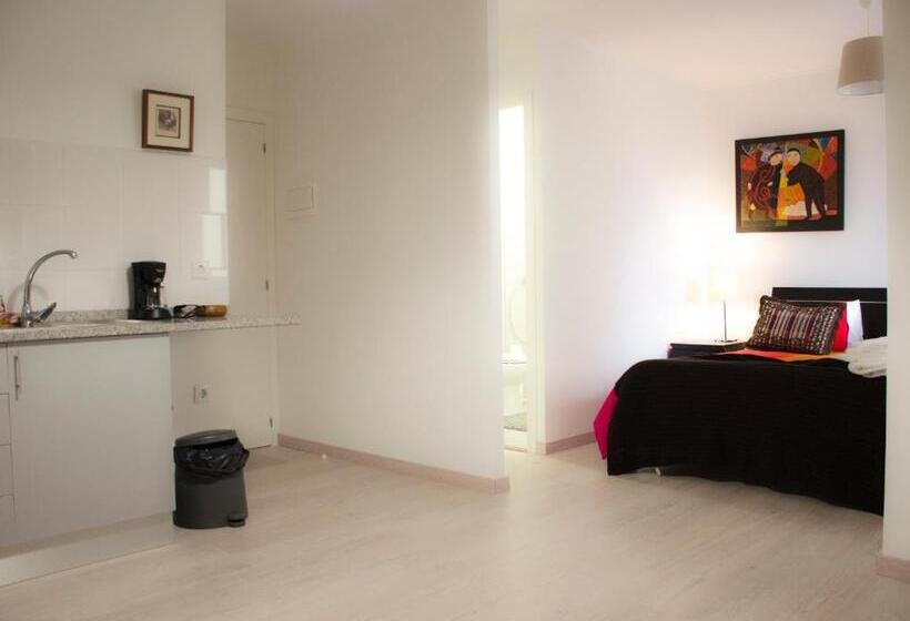 סטודיו משפחתי, Alameda Guest House Rc