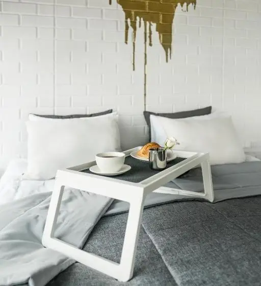 سوییت جونیور با چشم‌انداز شهر, Design Hotel Rooms And Rumors