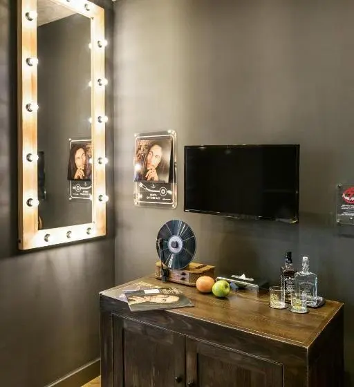 اتاق سوپریور, Design Hotel Rooms And Rumors