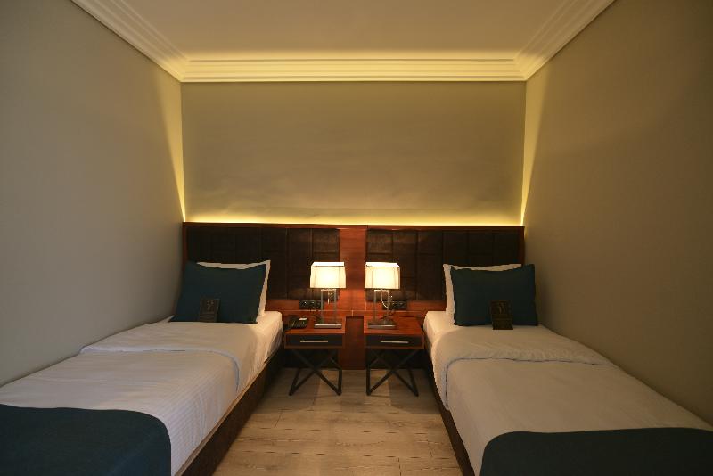 اتاق لوکس, Grand Vaves