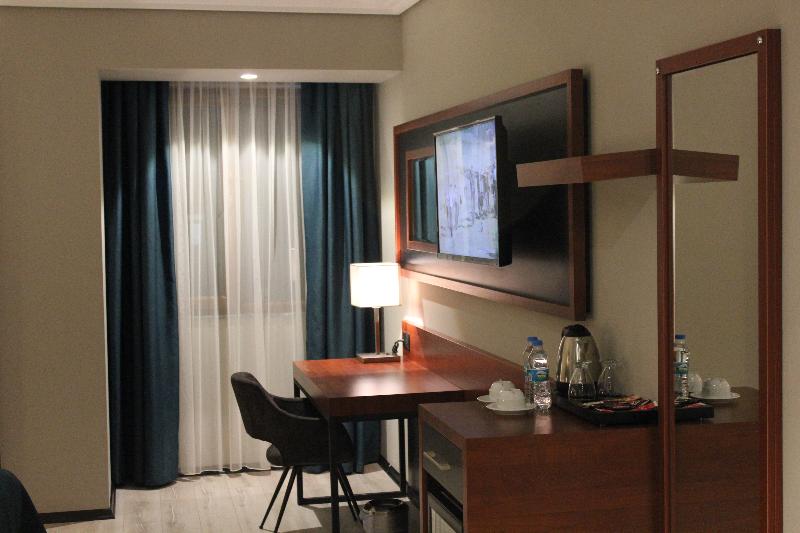 اتاق لوکس, Grand Vaves