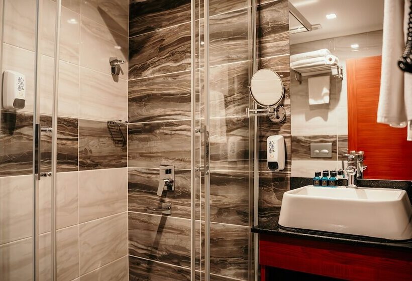Quarto Triplo Deluxe, Grand Vaves