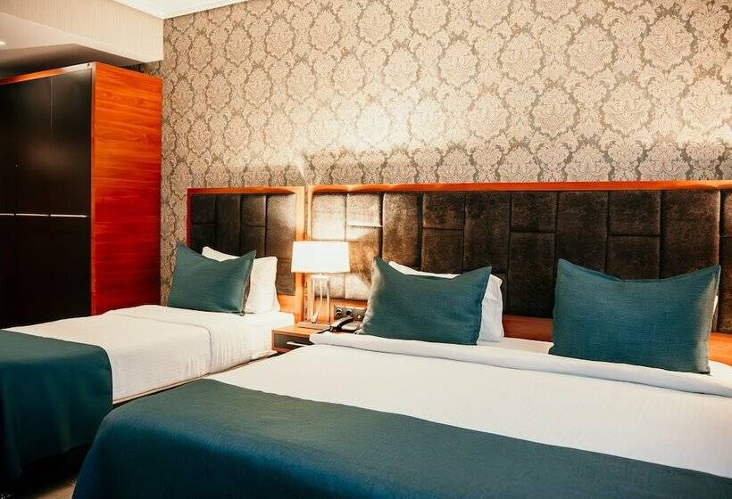Quarto Triplo Deluxe, Grand Vaves