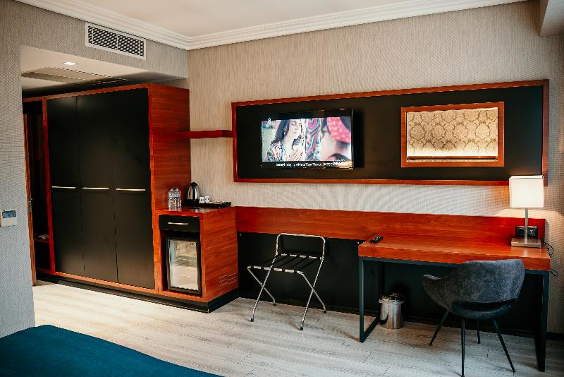 اتاق لوکس, Grand Vaves