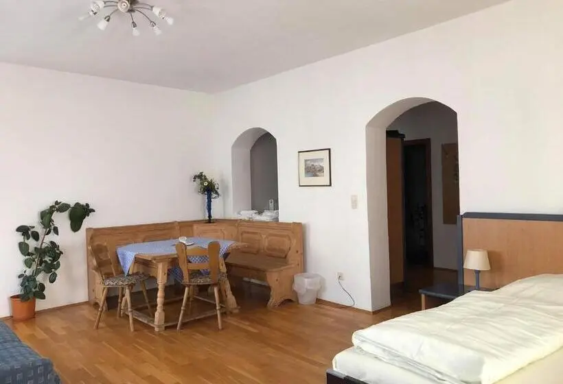 Quarto Familiar, Gäubodenhof