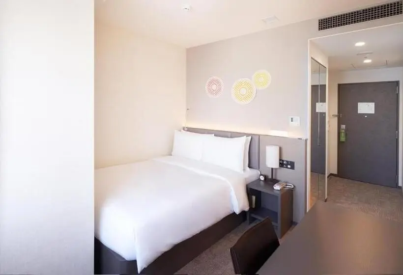 シティビューのダブルベッドスタンダードルーム, Holiday Inn & Suites Shin Osaka, An Ihg