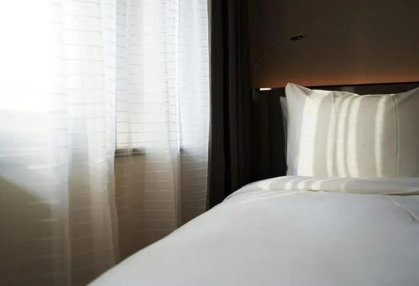 シティビューのダブルベッドスタンダードルーム, Holiday Inn & Suites Shin Osaka, An Ihg