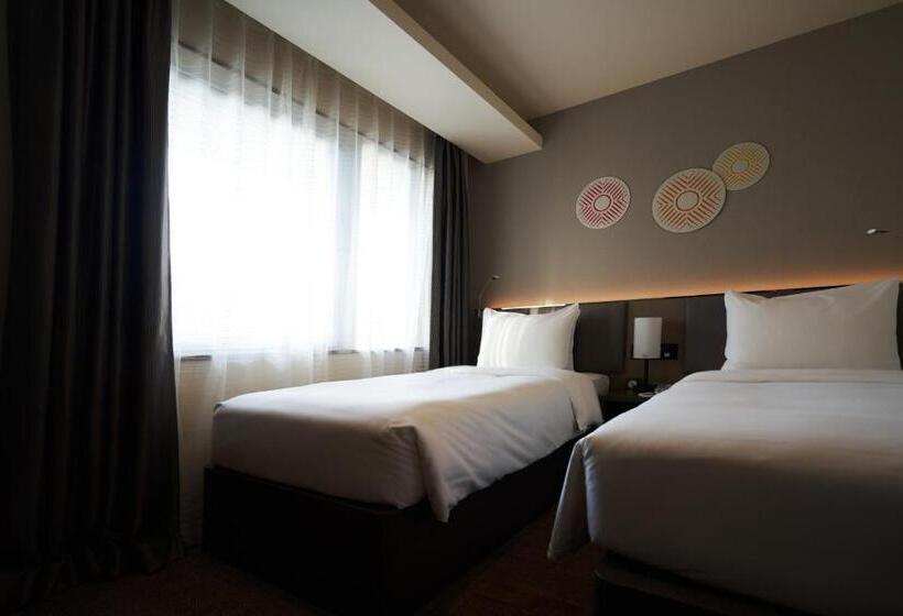 Номер Superior Вид на Город, Holiday Inn & Suites Shin Osaka, An Ihg