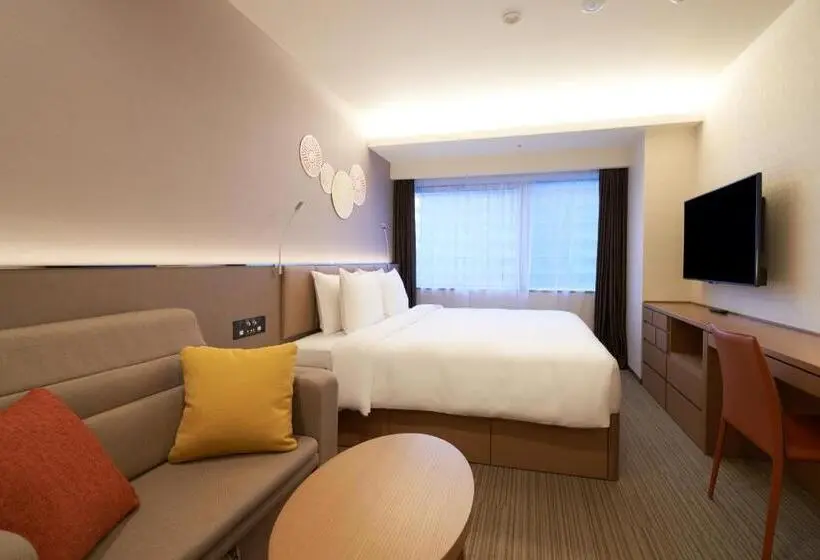 キングサイズベッドのスイートルーム, Holiday Inn & Suites Shin Osaka, An Ihg