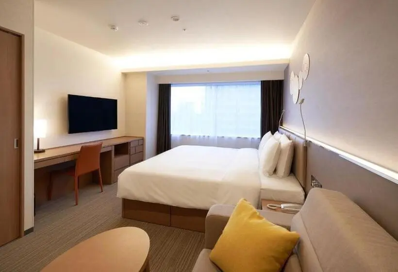 キングサイズベッドのスイートルーム, Holiday Inn & Suites Shin Osaka, An Ihg