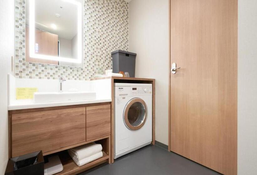 Люкс Кровать Кинг, Holiday Inn & Suites Shin Osaka, An Ihg