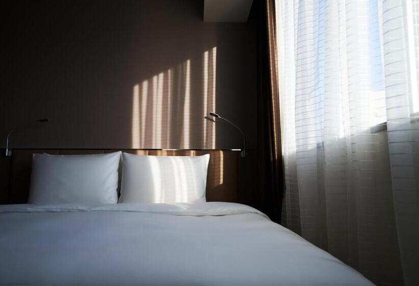 Люкс Кровать Кинг, Holiday Inn & Suites Shin Osaka, An Ihg