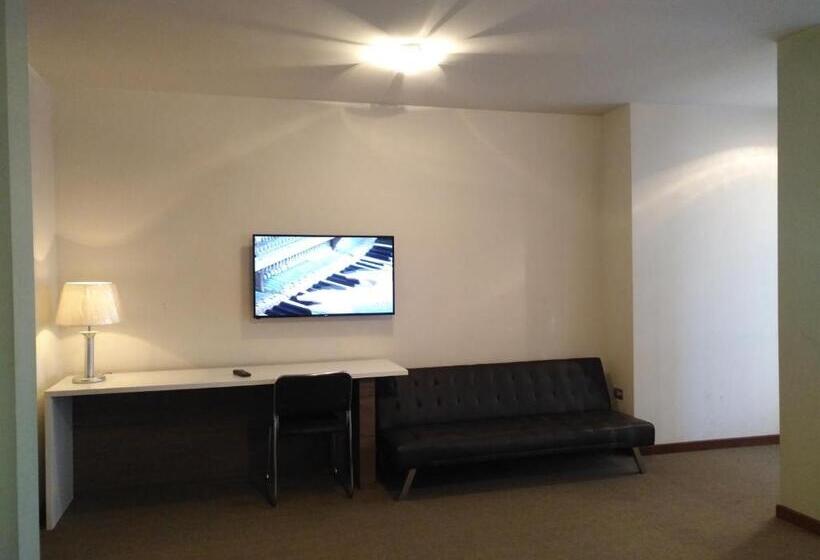 اتاق اجرایی سه نفره, Hostal Costa De Marfil Suites & Apartamentos