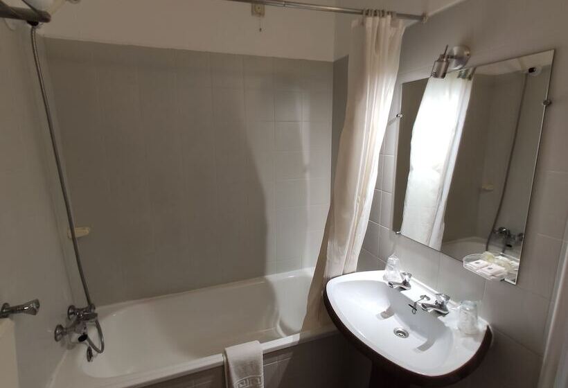 اتاق استاندارد سه نفره, Mafra Guest House