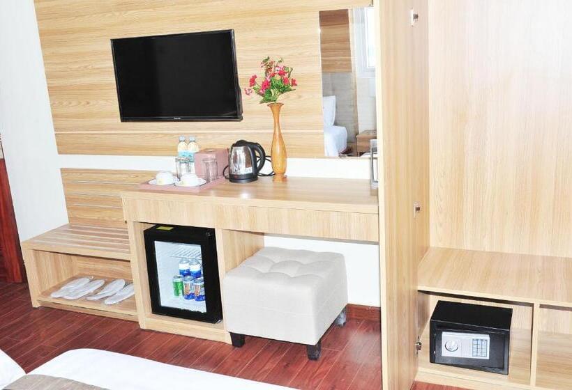 اتاق لوکس با چشم‌انداز شهر, Sen Vang Luxury