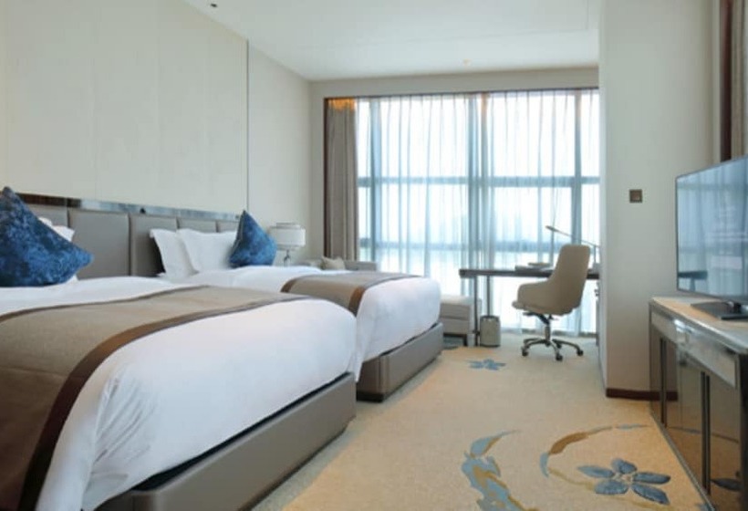 デラックスルーム, Anthea