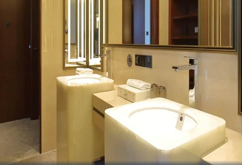 デラックスルーム, Anthea