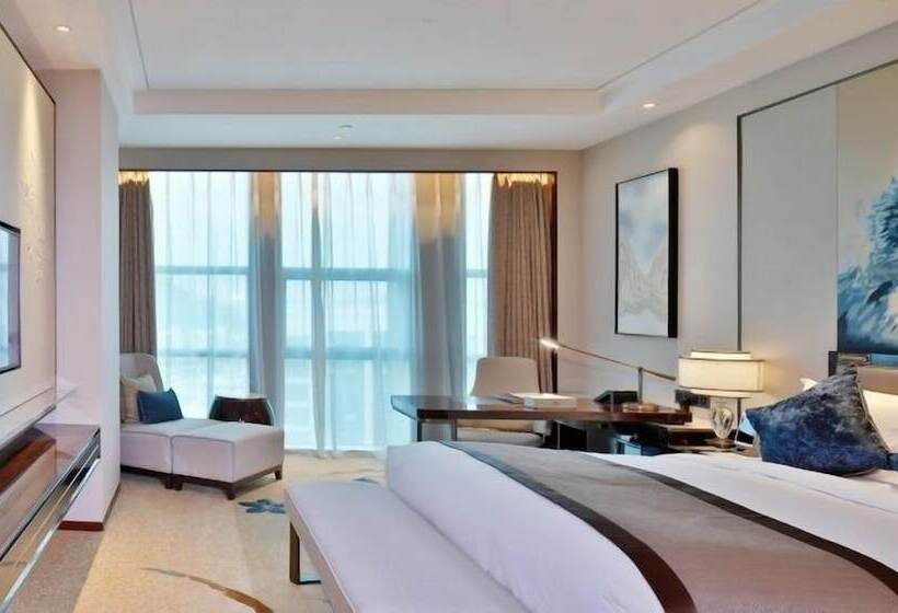 デラックスルーム, Anthea