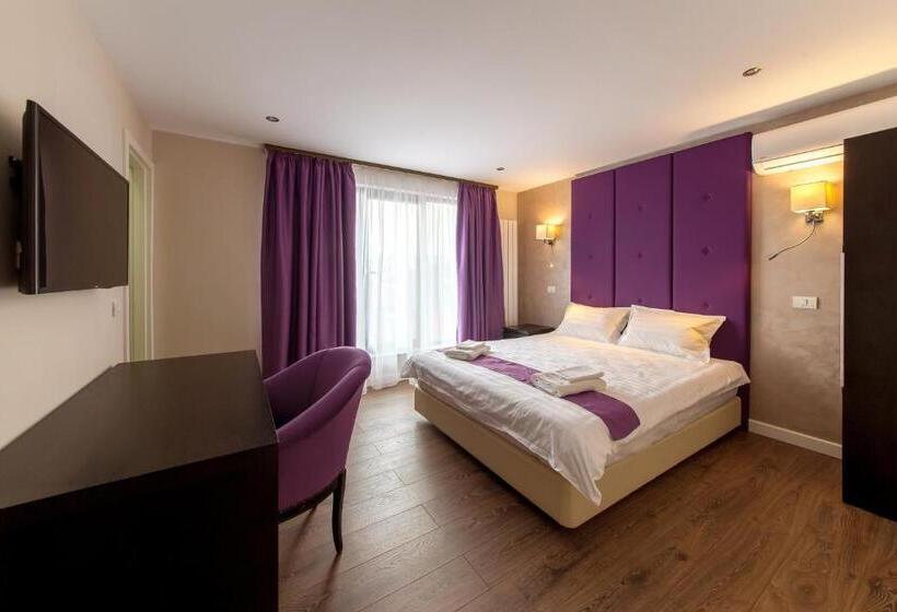 اتاق لوکس, The Embassy Nord