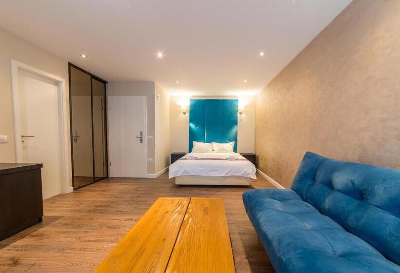 سوییت جونیور با بالکن, The Embassy Nord