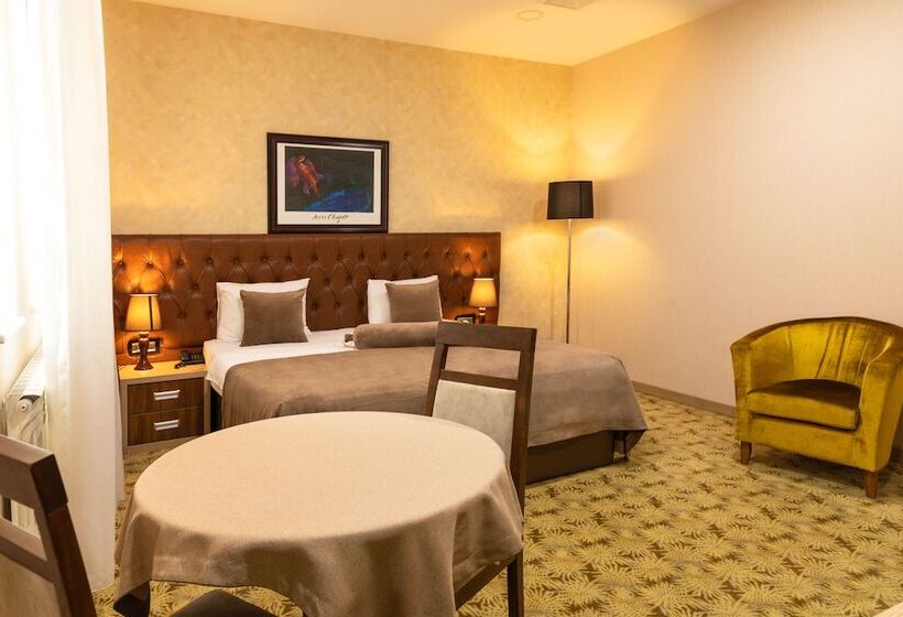 اتاق استاندارد, West Shine