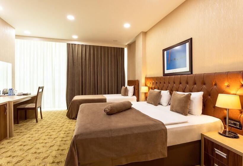 اتاق لوکس سه تخته, West Shine