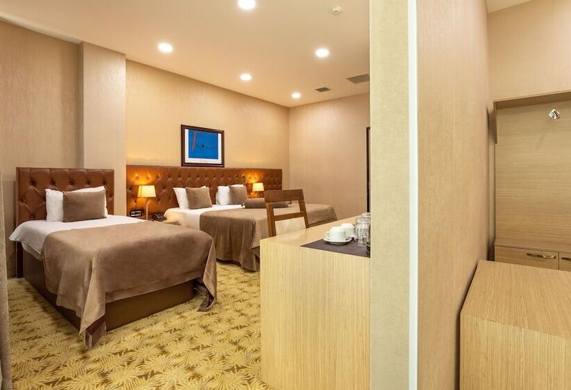 اتاق لوکس سه تخته, West Shine