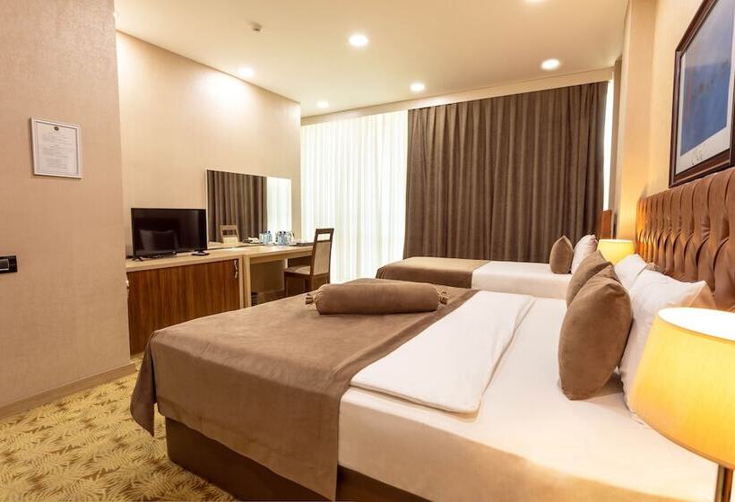 اتاق لوکس سه تخته, West Shine