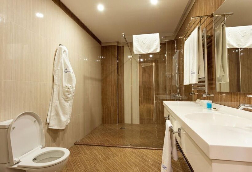 اتاق سوپریور چهار تخته, West Shine