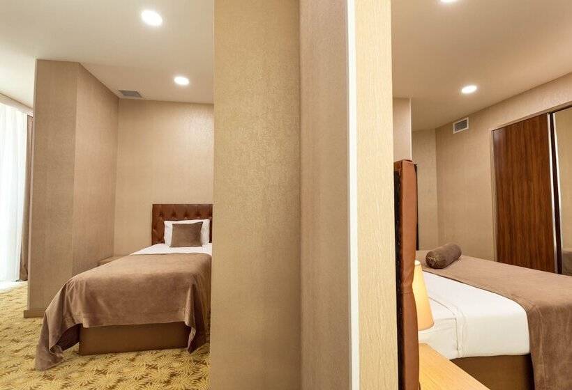 اتاق سوپریور چهار تخته, West Shine