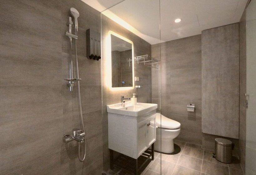 اتاق لوکس با چشمانداز شهر, Sky19