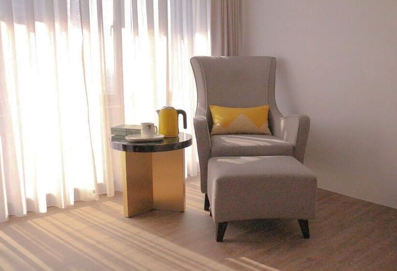 اتاق لوکس با چشمانداز شهر, Sky19