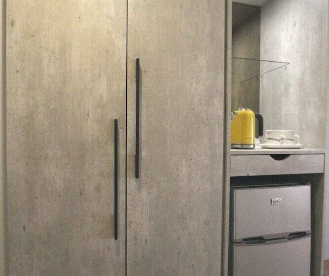 اتاق لوکس با چشمانداز شهر, Sky19