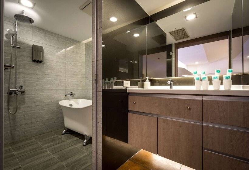 اتاق خانوادگی, Sky19