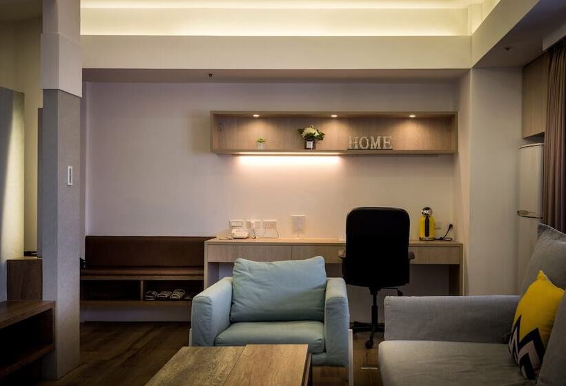 اتاق خانوادگی, Sky19