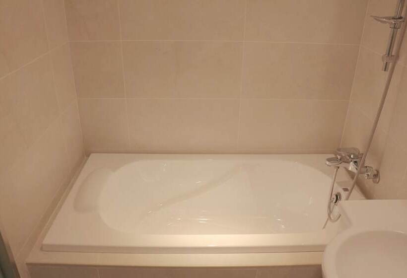 اتاق سوپریور با چشمانداز شهر, Sky19