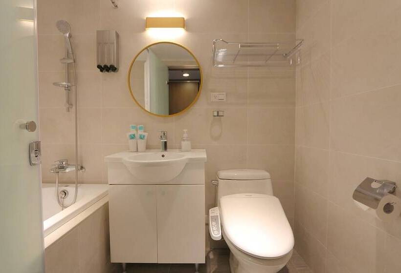 اتاق سوپریور با چشمانداز شهر, Sky19