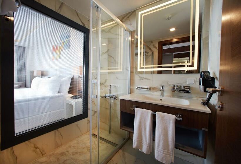 غرفة ديلوكس مطلّة علي البحر, The Nowness Luxury Hotel & Spa