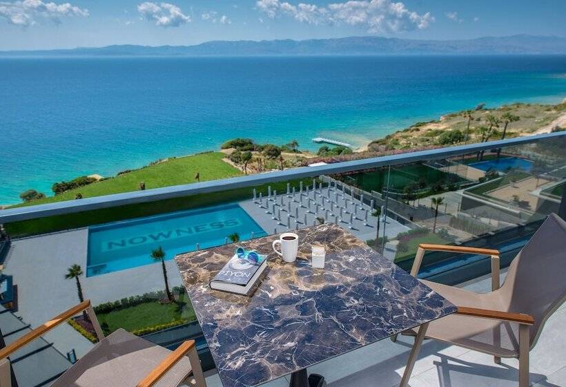 غرفة ديلوكس مطلّة علي البحر, The Nowness Luxury Hotel & Spa