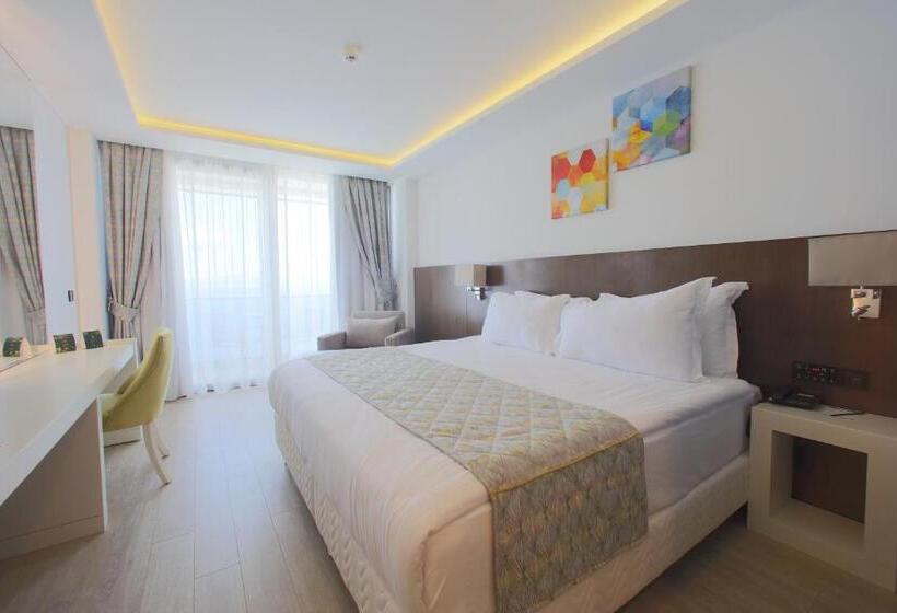 غرفة ديلوكس مطلّة علي البحر, The Nowness Luxury Hotel & Spa