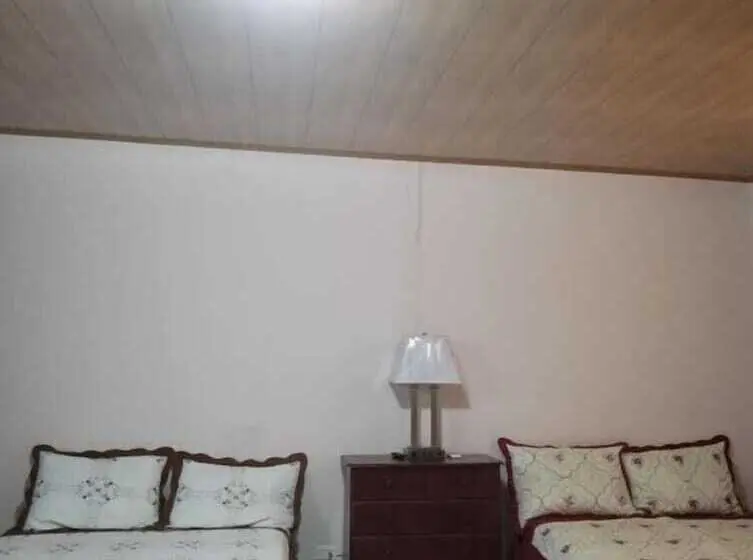 اتاق خانوادگی, B&d Lodgings