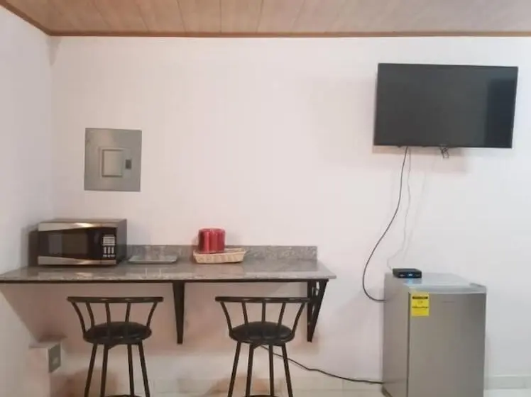 اتاق خانوادگی, B&d Lodgings