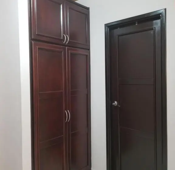 اتاق لوکس, B&d Lodgings