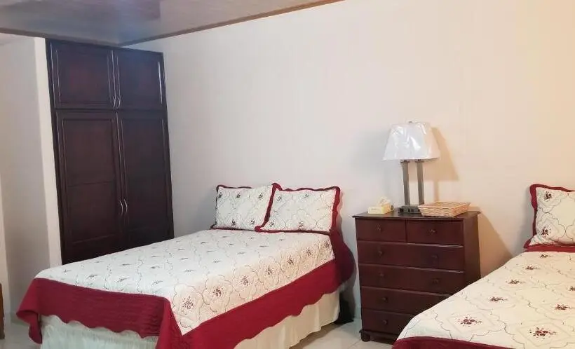اتاق لوکس, B&d Lodgings