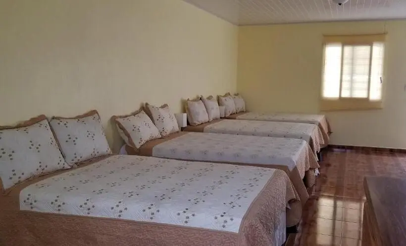 اتاق استاندارد چهار تخته, B&d Lodgings