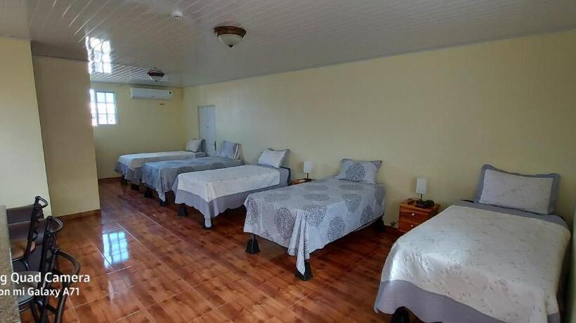 חדר משפחתי, B&d Lodgings