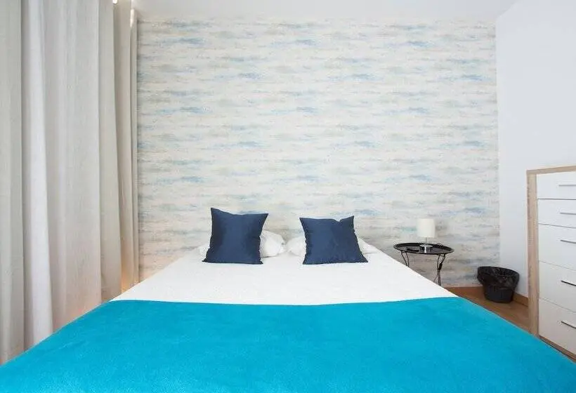 اتاق استاندارد با سرویس بهداشتی مشترک, Central Guest House
