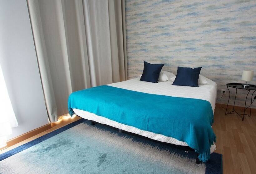اتاق استاندارد با سرویس بهداشتی مشترک, Central Guest House