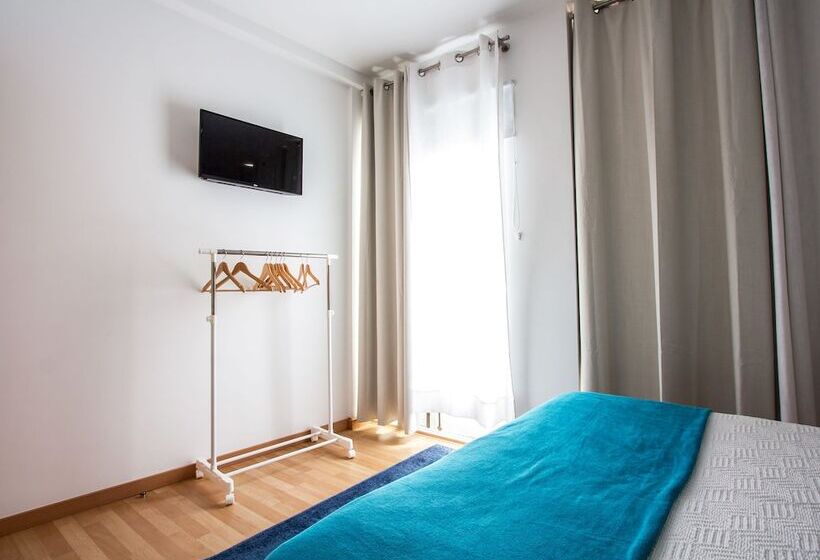 バス共有のスタンダードルーム, Central Guest House