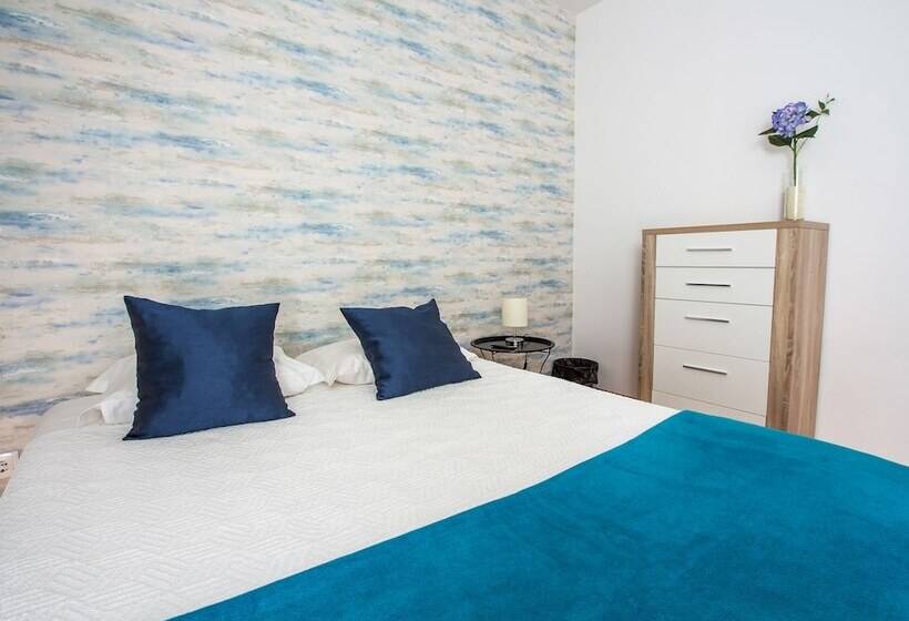 バス共有のスタンダードルーム, Central Guest House